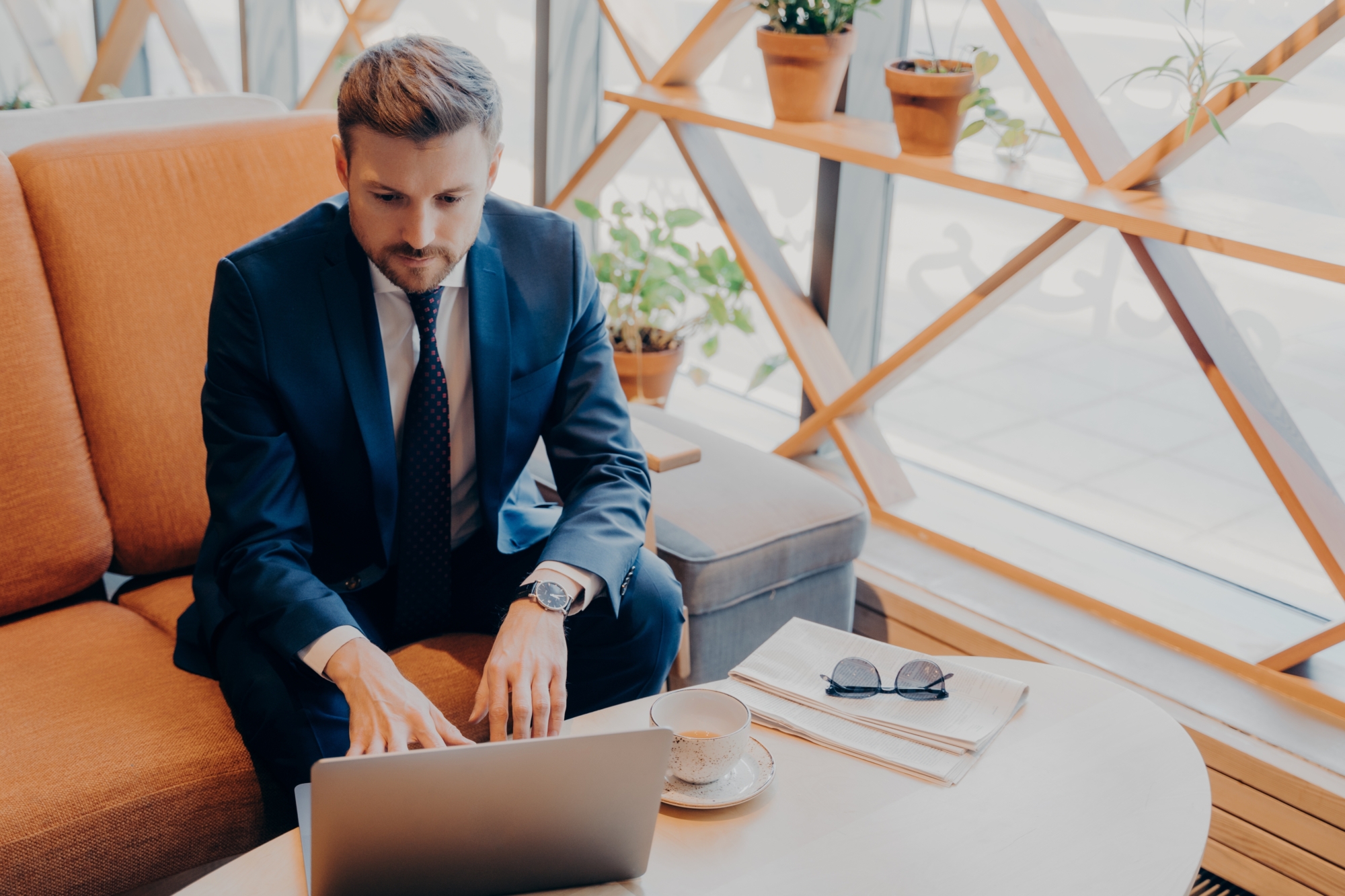 financier-finanace employee-suit